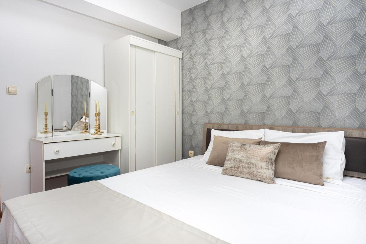Adeona Apartment