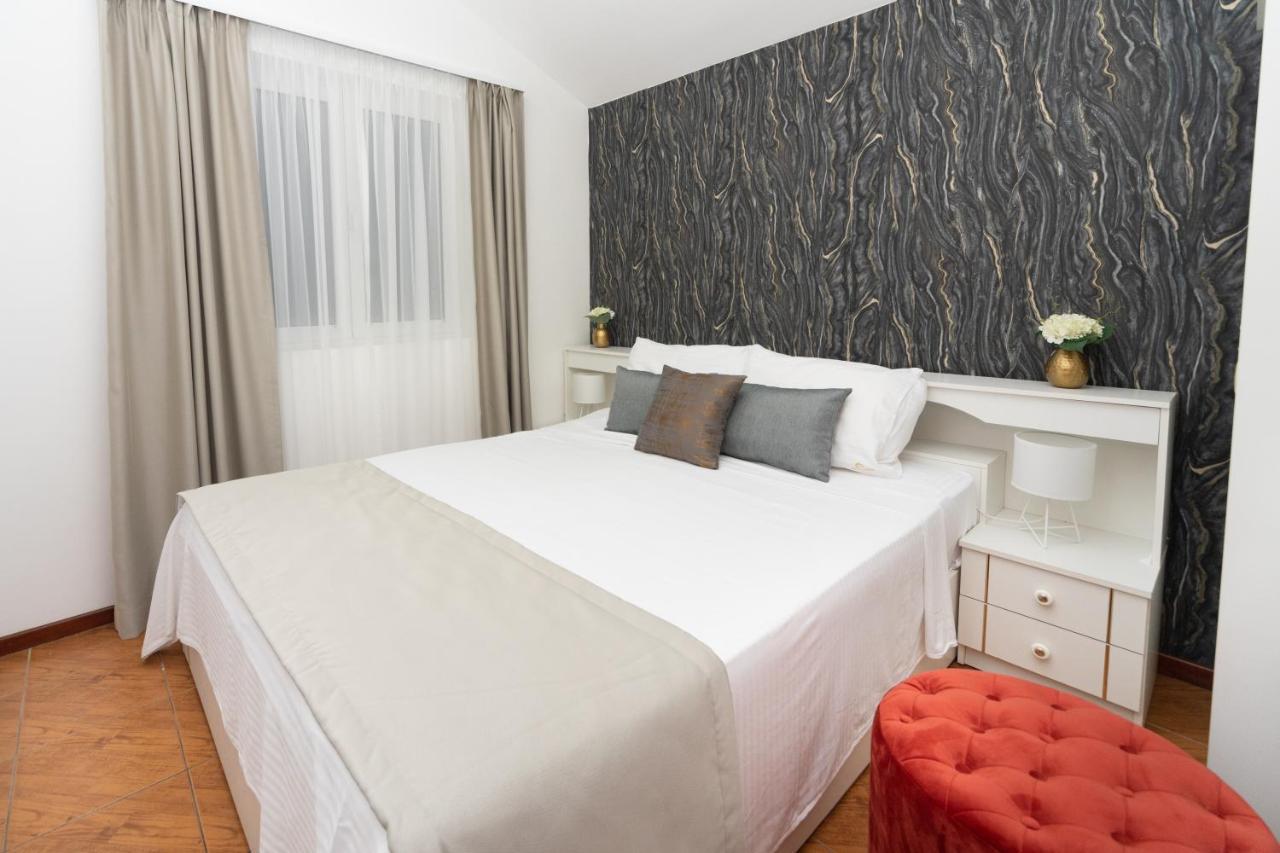 Adeona Apartment