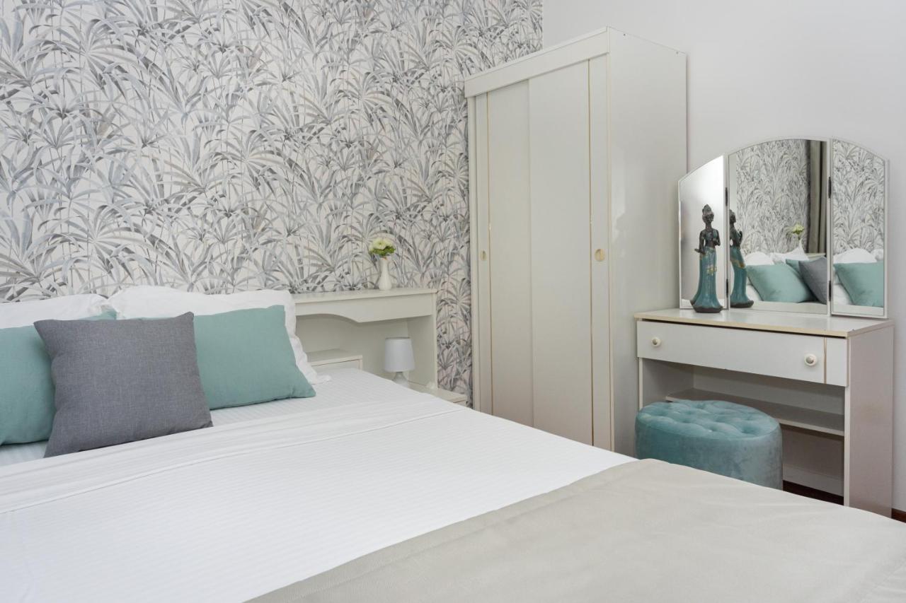 Adeona Apartment *