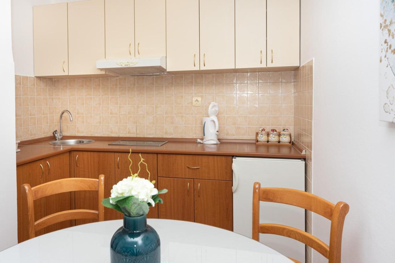Adeona Apartment *