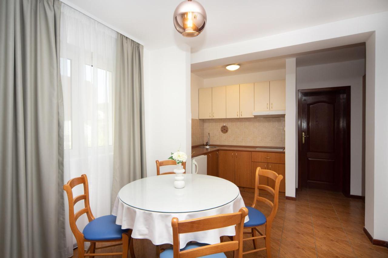 Adeona Apartment *