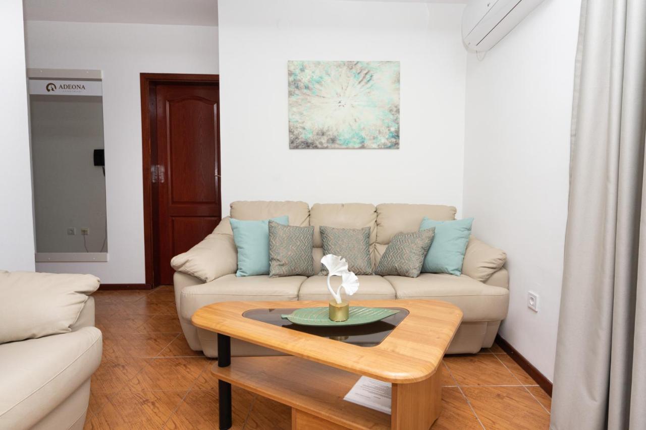 Adeona Apartment *